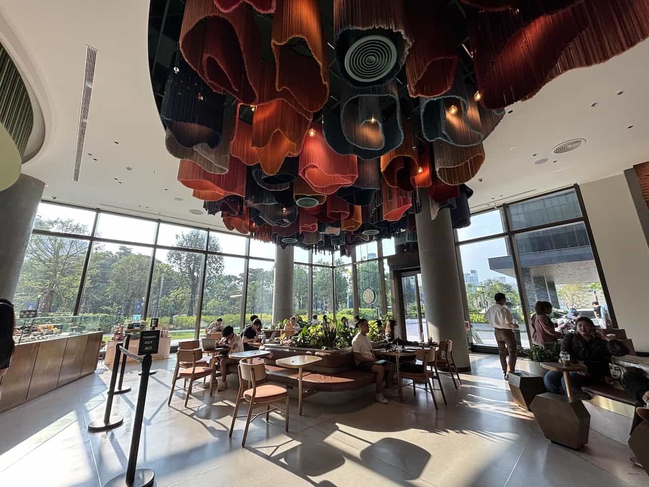 スターバックス リザーブ ワン バンコク店内のアート