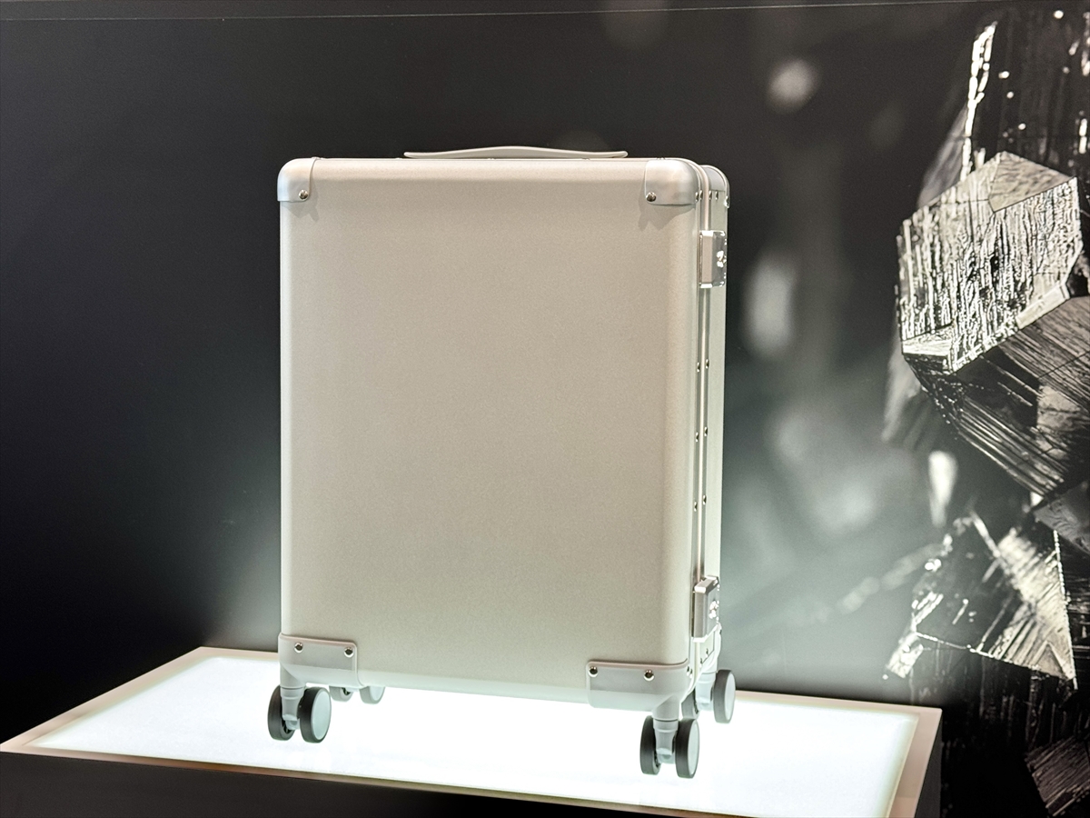 Magne Suitcase