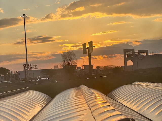 ヴェスヴィアーナ鉄道 ナポリ　イタリア　周遊　夕焼け
