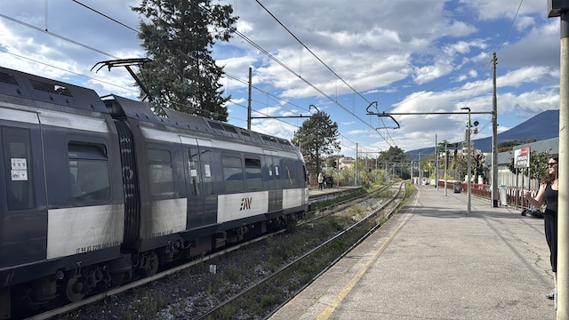 ヴェスヴィアーナ鉄道 ナポリ　イタリア　周遊　鉄道旅