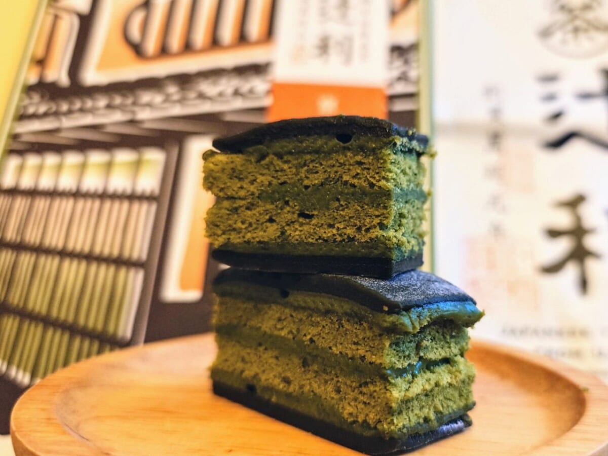 京都府宇治市・辻利「京町家ケーキ」カットした様子