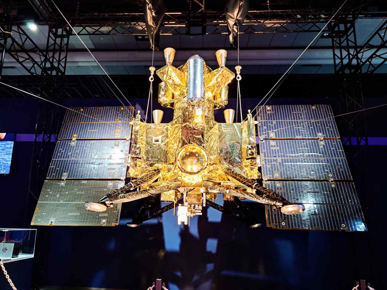 東京都江東区・「日本科学未来館」特別展「深宇宙展〜人類はどこへ向かうのか」To the Moon and Beyond （JAXAの火星衛星探査計画「MMX」）