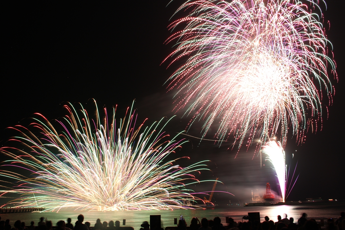 【第73回 和歌山港まつり花火大会】3,000発の花火とドローンショーの光の競演！7月26日に開催