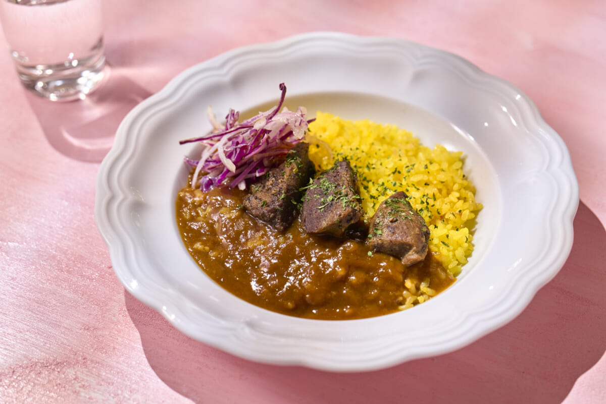 赤ワインでじっくり煮込んだ牛タンの欧風カレー