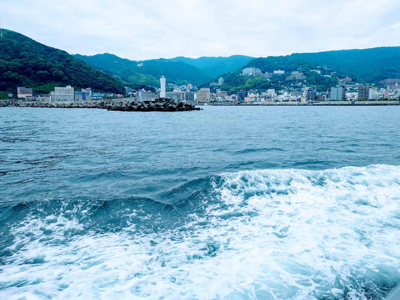 静岡県熱海市・新高速船「金波銀波」1階デッキからの眺め