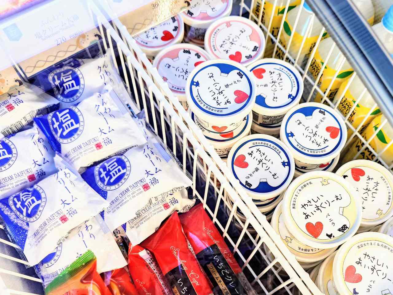 静岡県熱海市・新高速船「金波銀波」1階売店・ご当地アイス