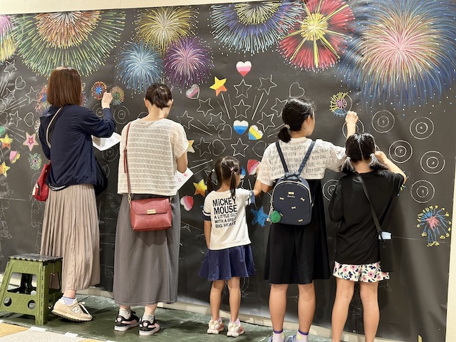 チョークお絵描きイベントも