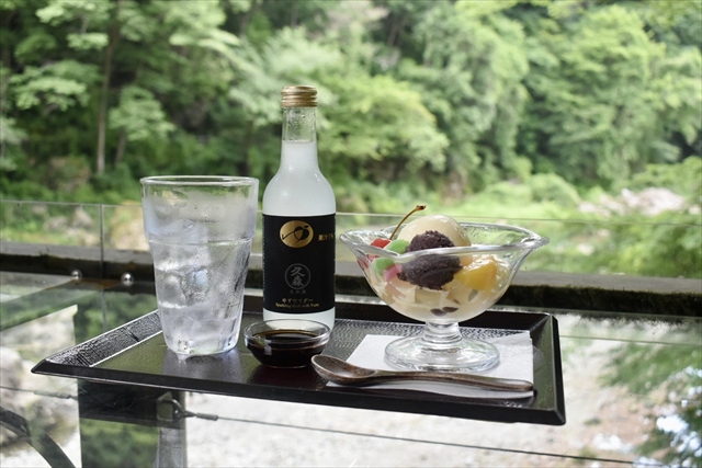 水の音 柚子サイダーとクリームあんみつ