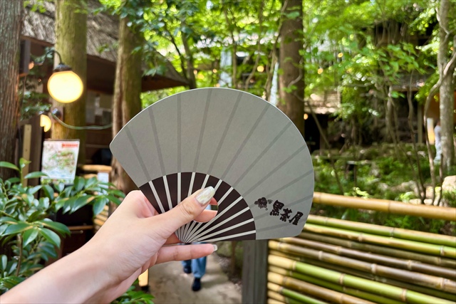 黒茶屋 扇子モチーフ
