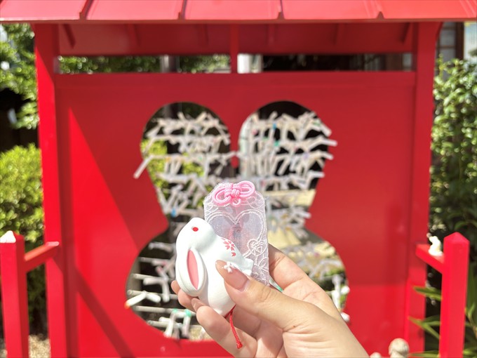【通称“うさぎ神社”】名古屋の推し活パワースポットとして話題！ オリジナルの絵馬やお守りが可愛すぎた｜三輪神社