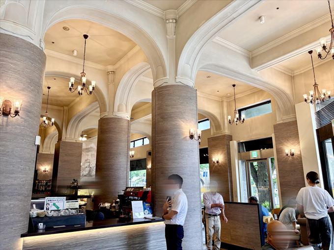 「タリーズコーヒー 日本大通り店」店内