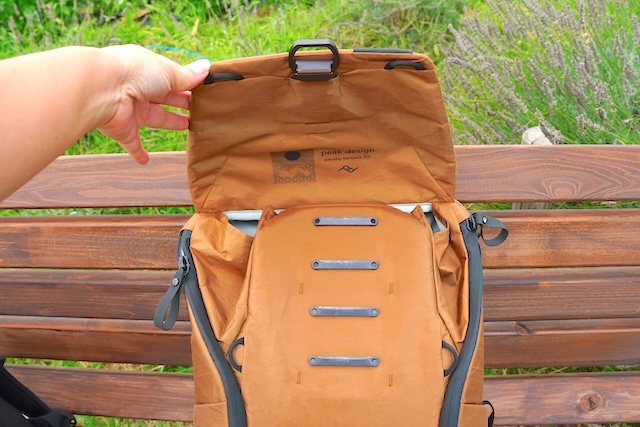 機能もデザインも諦めない！「ピークデザイン エブリデイ バックパック 20L」がカメラ旅に最適な理由　バックル　留め具