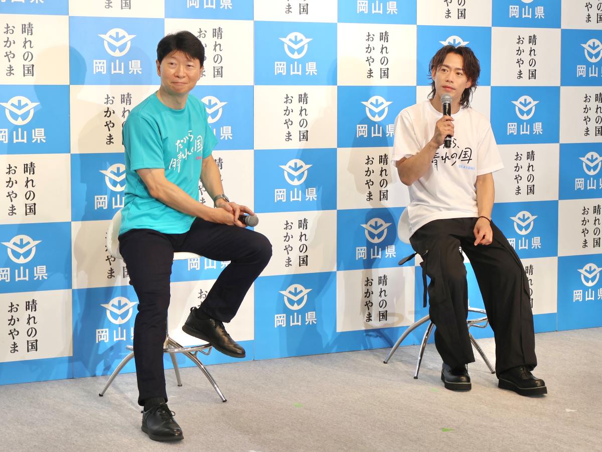 トークセッション中の伊原木知事と高橋さん