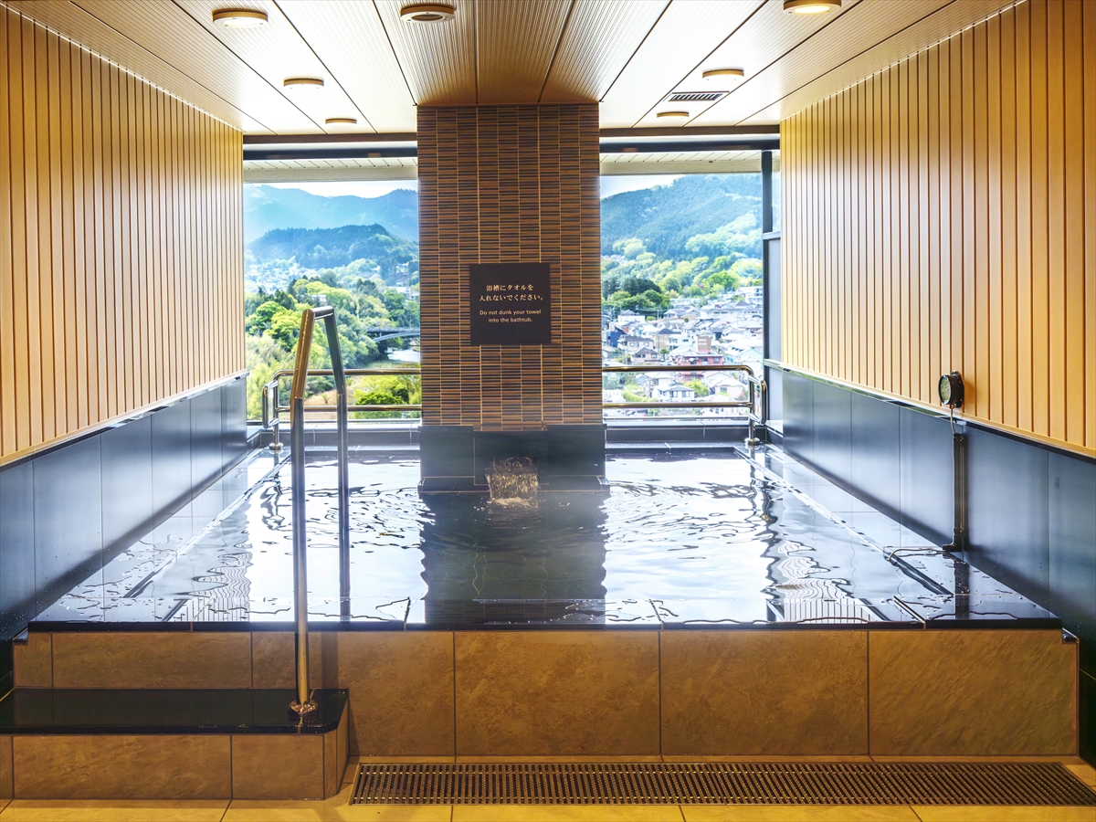 【亀の井ホテル 青梅】多摩川沿いの自然豊かな温泉リゾート！最上階の展望露天風呂や愛犬と宿泊できる客室を新設
