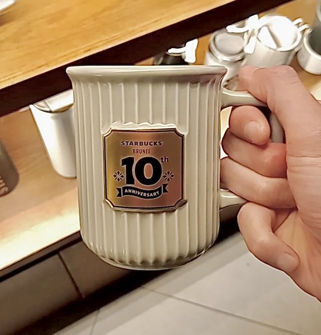 ブルネイ スタバ 限定 グッズ 10周年 ゴールド