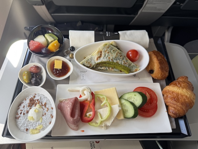 ターキッシュエアライン　短距離　ビジネスクラス　搭乗記　機内食