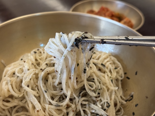ミョンソウル　ミシュラン　ソウル　エゴマ麺