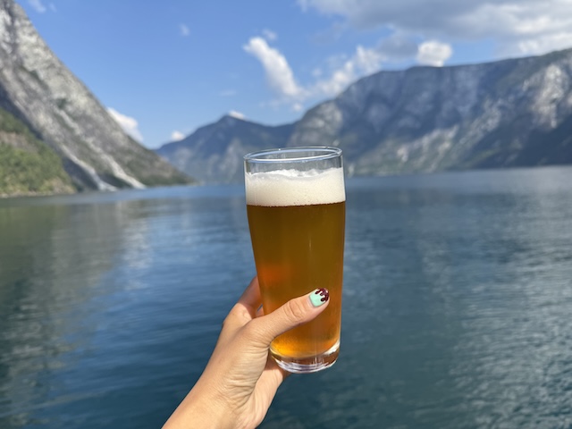 ソグネフィヨルド・イン・ア・ナットシェル ノルウェー　フィヨルド　ビール