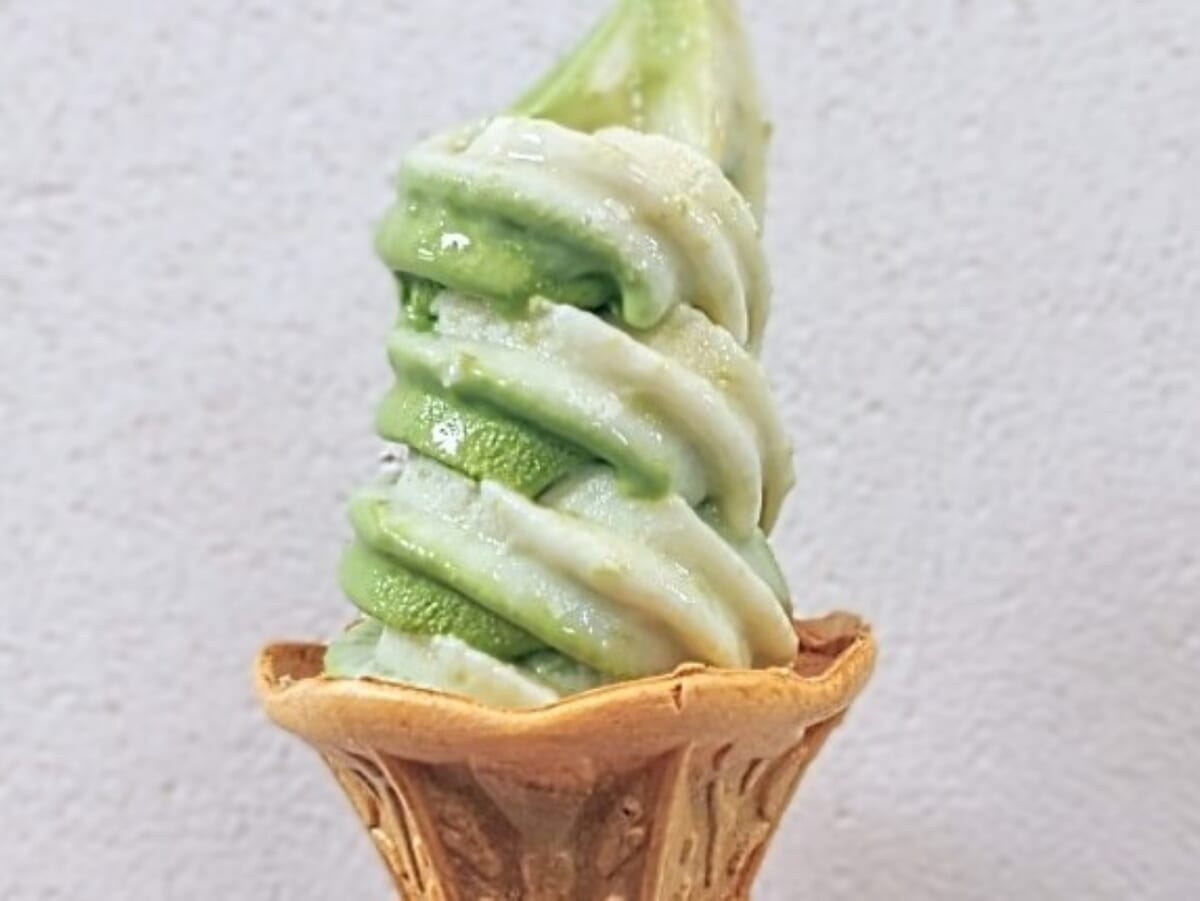 東京都千代田区・「宮城ふるさとプラザ」抹茶とずんだのソフトクリーム2