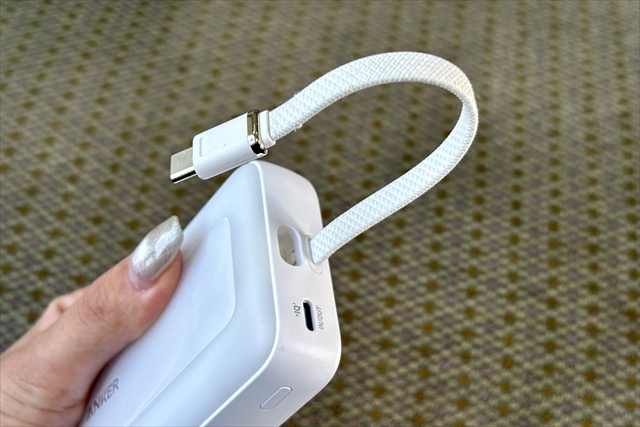 anker モバイルバッテリー ケーブル一体型