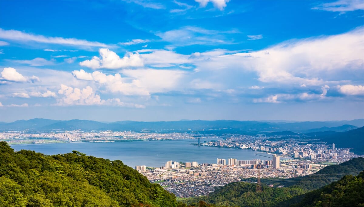 比叡山の展望台から大津市を望む
