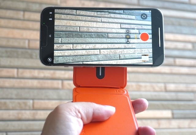 旅も日常も！スマホ生活の万能アイテム「MOFT 8-in-1スタンド」を使ってみた　自撮り棒