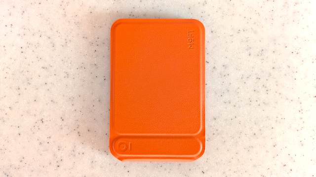 旅も日常も！スマホ生活の万能アイテム「MOFT 8-in-1スタンド」を使ってみた　MOFT 8-in-1スタンドサンライズオレンジ
