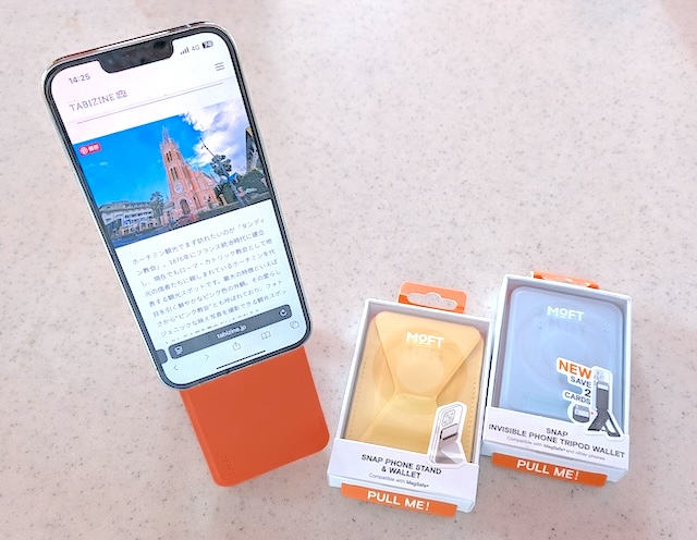 旅も日常も！スマホ生活の万能アイテム「MOFT 8-in-1スタンド」を使ってみた　MOFT 8-in-1多機能スタンド：ミストブルー　MOVAS™耐久強化版 Snap-Onスマホスタンド：プリンイエロー　MOFT 8-in-1多機能スタンド：サンライズオレンジ　ミニ三脚