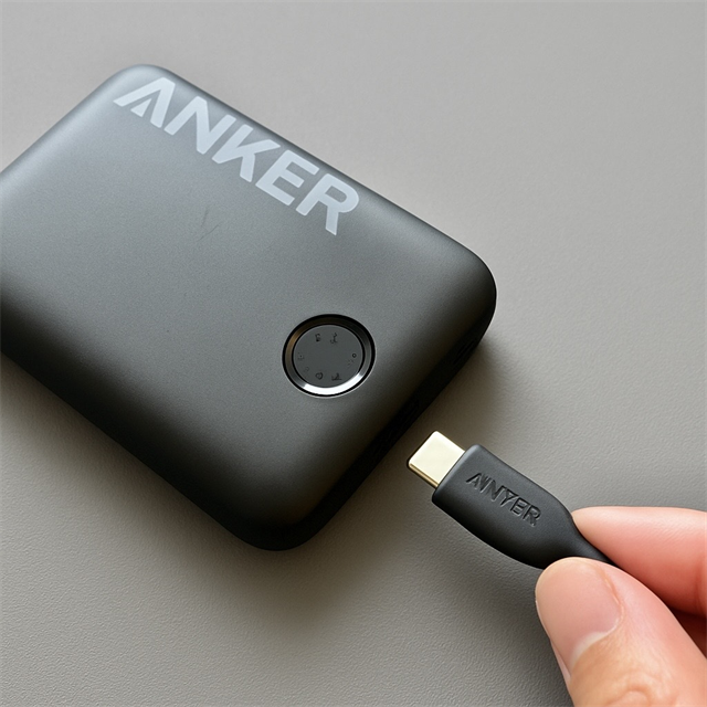 Anker 321 MagGo Battery バッテリーの充電プラグはUSB-C