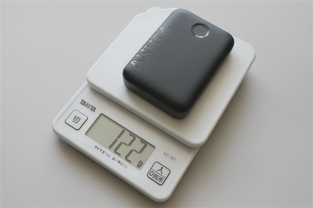 Anker 321 MagGo Battery 重さ