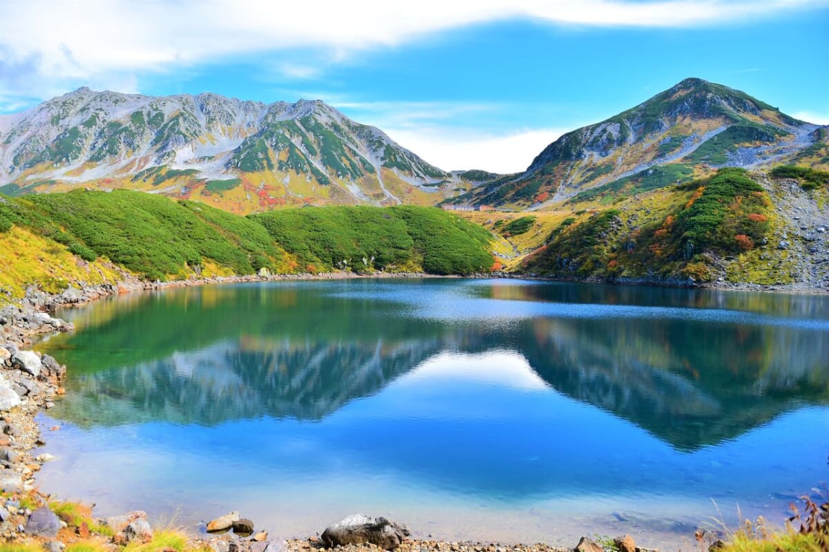 紅葉シーズン到来！立山室堂平など10カ所の最新紅葉情報を配信スタート｜立山黒部アルペンルート