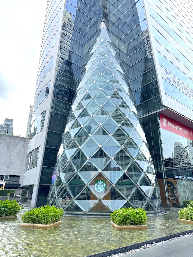 バンコク　タイ　絶景スタバ　サトーンスクエア　フォトジェニック　外観