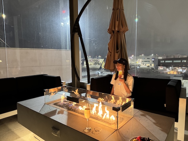 ロサンゼルス国際空港 スターアライアンス・ラウンジ　屋外テラス　受賞　ホテルライク