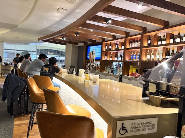 ロサンゼルス国際空港 スターアライアンス・ラウンジ　屋外テラス　受賞　バー