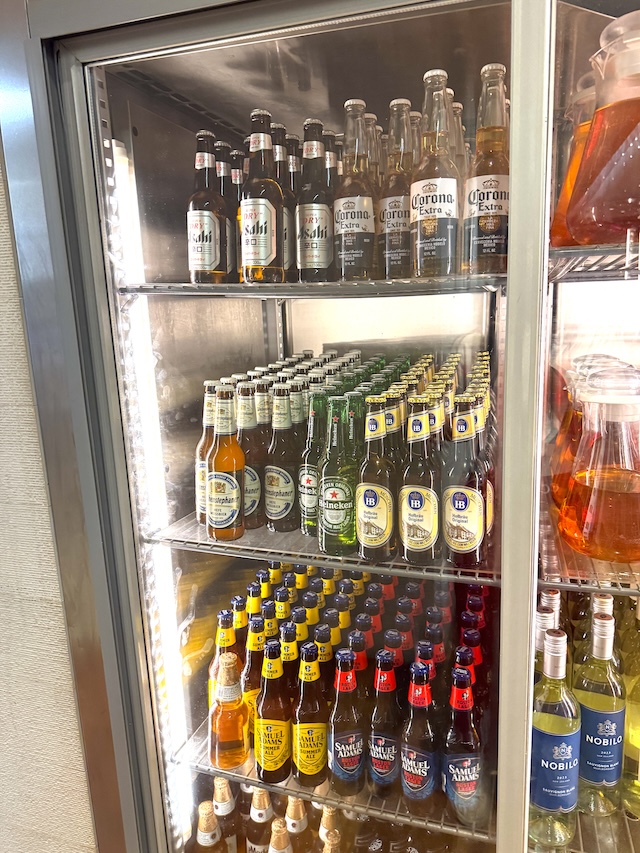 ロサンゼルス国際空港 スターアライアンス・ラウンジ　屋外テラス　受賞　ビール