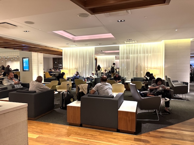 ロサンゼルス国際空港 スターアライアンス・ラウンジ　屋外テラス　受賞　内観
