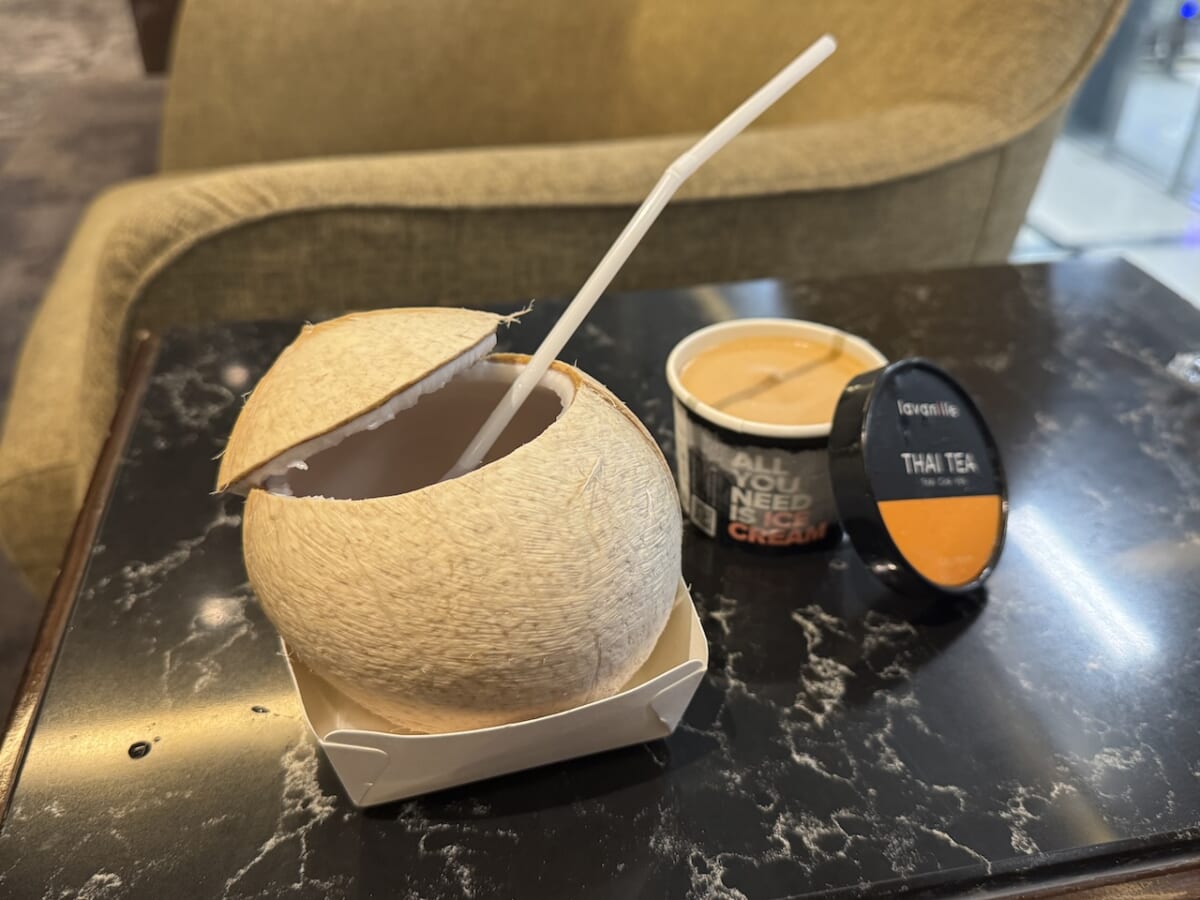 タイ航空　スワンナプーム空港　Royal Orchid Prestige Lounge　ビジネスクラス　ラウンジ