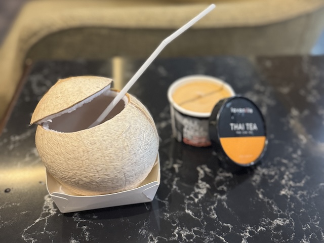 タイ航空　スワンナプーム空港　Royal Orchid Prestige Lounge　ビジネスクラス　ココナッツ　ラウンジ