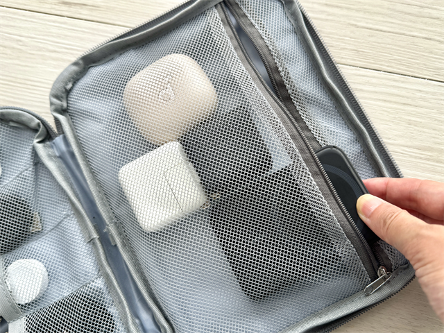 電源アダプタ　モバイルバッテリーなど収納