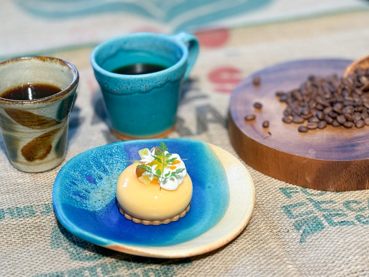 【ネスカフェ 原宿】沖縄コーヒー×トロピカルスイーツが登場！南国らしい内装とイベントを楽しめる期間限定フェス開催中