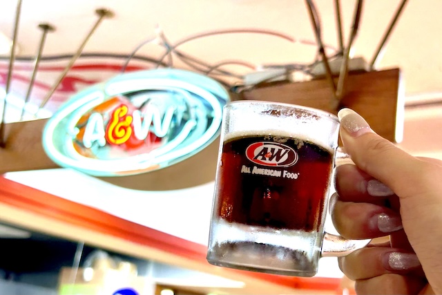 沖縄に行ったら絶対行って！アメリカのローカル感がたまらない「A&W名護店」で手に入るグッズを全部ご紹介！ルートビア