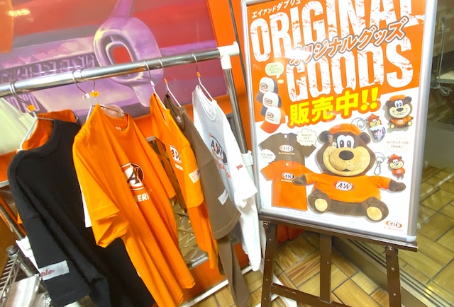 沖縄に行ったら絶対行って！アメリカのローカル感がたまらない「A&W名護店」で手に入るグッズを全部ご紹介！A&WロゴTシャツ