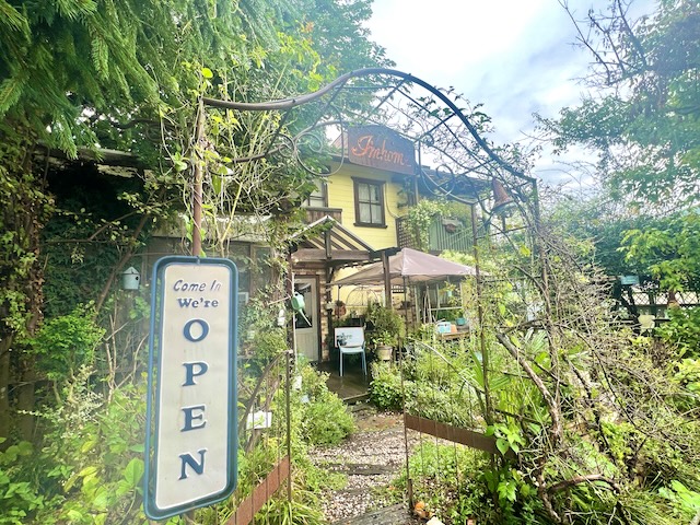 【亀の井ホテル 青梅】専用ドッグランを独り占め！多摩川を望む愛犬の宿　アイムホーム　外観