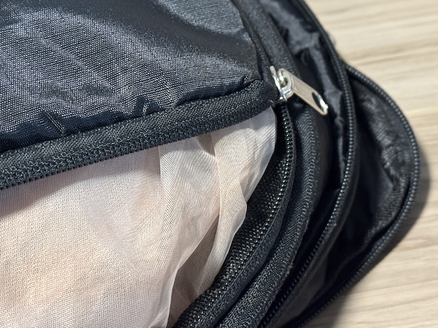 かる旅圧縮バッグ 電動ポンプ　旅の裏技　荷物が半減　女性の服の悩み