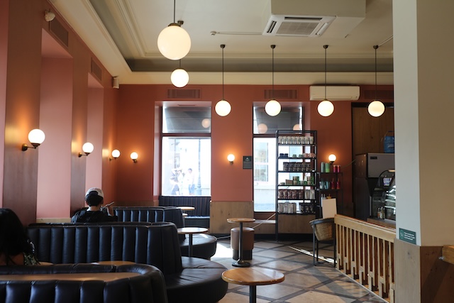 ルーマニア ブカレスト スターバックス Manuc's Inn ハヌル・ルイ・マヌク 内観