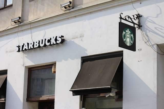 ルーマニア ブカレスト スターバックス Manuc's Inn ハヌル・ルイ・マヌク 外観
