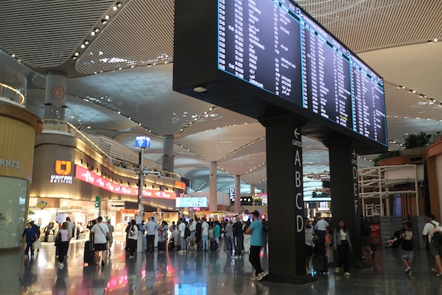 トルコ イスタンブール空港 トランジット 広大