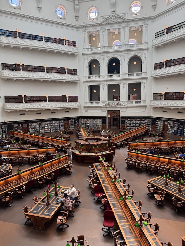 ビクトリア州立図書館 メルボルン　世界一美しい図書館　ラ・トローブ閲覧室　オーストラリア