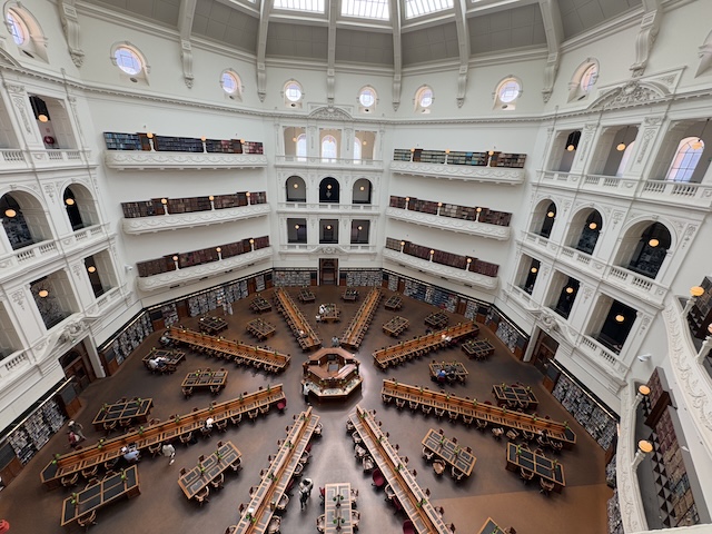 ビクトリア州立図書館 メルボルン　世界一美しい図書館　ラ・トローブ閲覧室　オーストラリア　最上階
