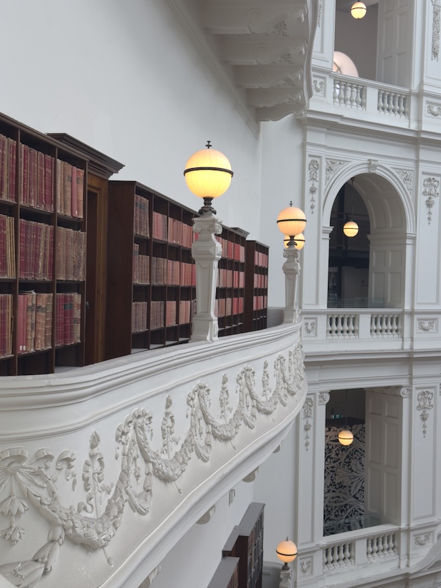 ビクトリア州立図書館 メルボルン　世界一美しい図書館　ラ・トローブ閲覧室　オーストラリア　フォトスポット